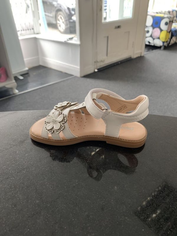 Geox leather sandals in off-white 3