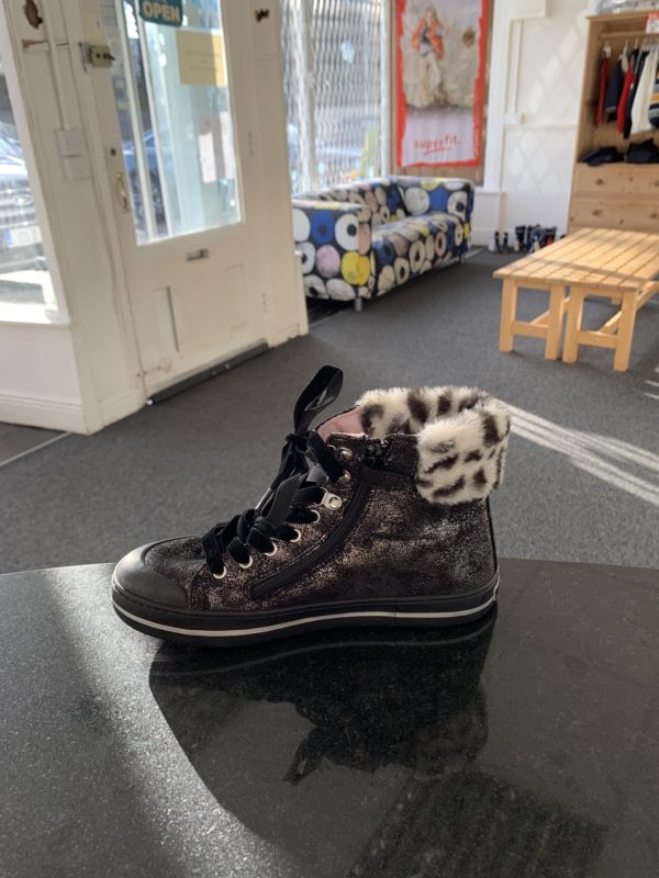 Pablosky high tops in black with fur 2