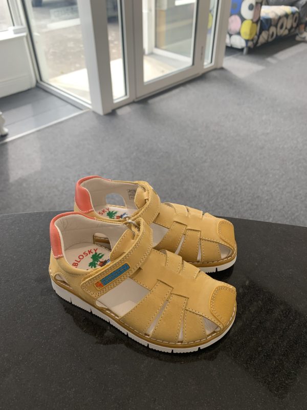 Pablosky enclosed toe leather sandals in soul yellow 1