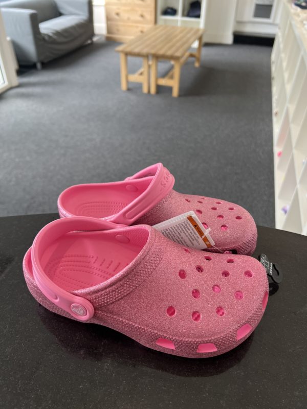 Crocs in sparkly pink 1